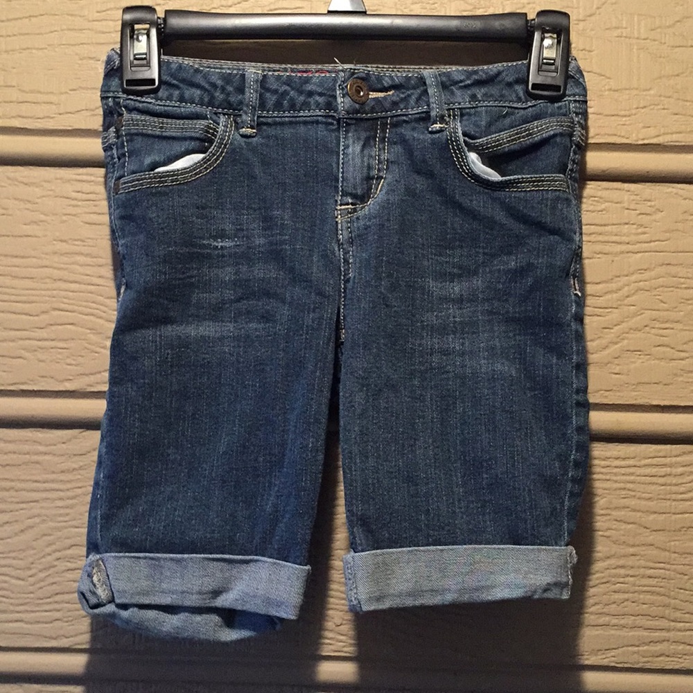 Girls size 10 Arizona jeans shorts. Nice!